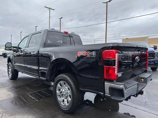 Agate Black Metallic 2026 Ford F-350 Lariat Super Duty