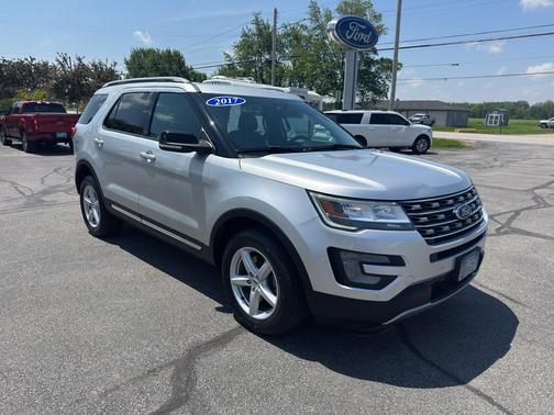 Ingot Silver Metallic 2017 Ford Explorer XLT