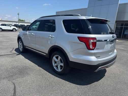 Ingot Silver Metallic 2017 Ford Explorer XLT