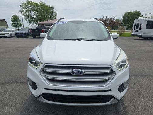 Oxford White 2017 Ford Escape SE