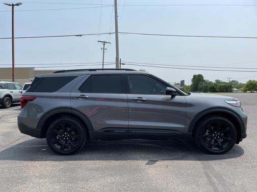 2024 Ford Explorer ST-Line
