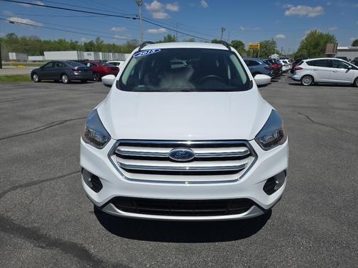 Oxford White 2018 Ford Escape SE