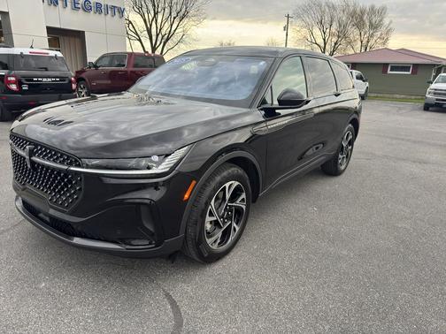 Infinite Black Metallic 2025 Lincoln Nautilus Premiere
