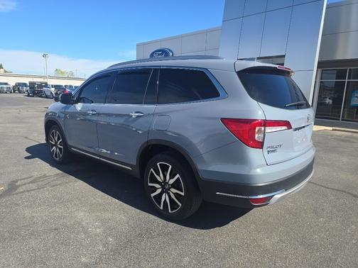 2022 Honda Pilot Touring 7-Passenger