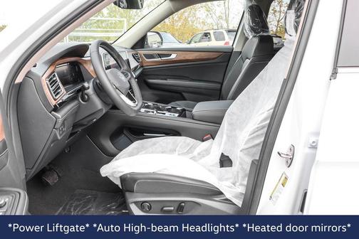 Opal White Pearl 2026 Volkswagen Atlas 2.0T SE w/Technology 4MOTION