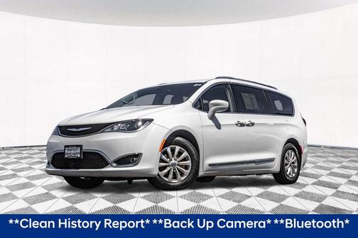 Bright White Clearcoat 2018 Chrysler Pacifica Touring-L
