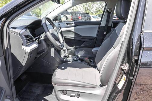 Deep Black Pearl 2023 Volkswagen Taos 1.5T SE