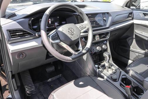 Deep Black Pearl 2023 Volkswagen Taos 1.5T SE