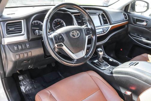 Blizzard Pearl 2017 Toyota Highlander Limited