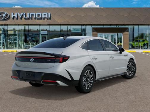 2025 Hyundai SONATA Hybrid SE