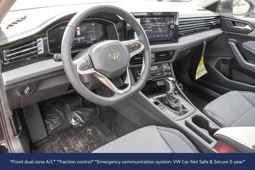 Deep Black Pearl 2026 Volkswagen Jetta 1.4T SE