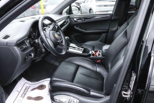 Jet Black Metallic 2023 Porsche Macan Macan