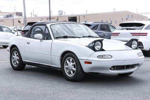 White 1990 Mazda MX-5 Miata Base