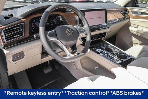 Deep Black Pearl 2026 Volkswagen Atlas 2.0T SE w/Technology 4MOTION