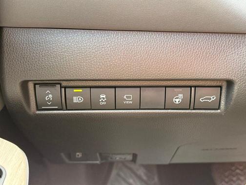Blizzard Pearl 2021 Toyota Venza Limited