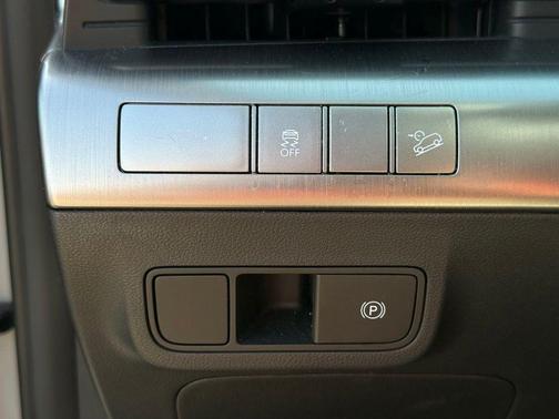 Cyber Gray Metallic 2025 Hyundai KONA SEL Convenience