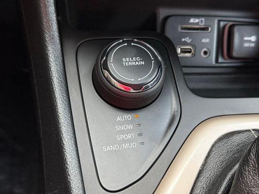 Bright White Clearcoat 2015 Jeep Cherokee Latitude