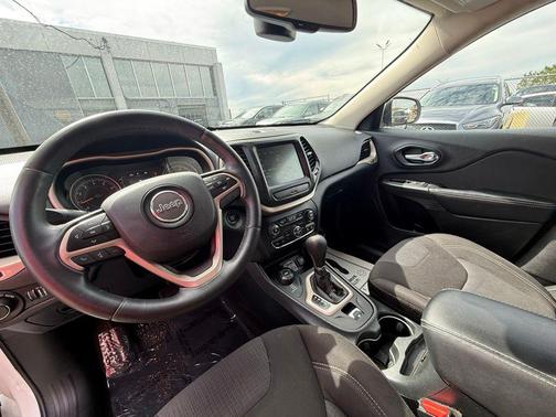 Bright White Clearcoat 2015 Jeep Cherokee Latitude