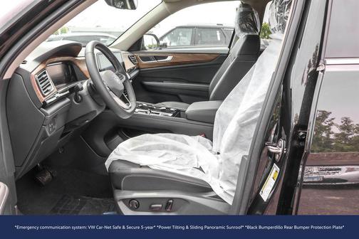 Deep Black Pearl 2026 Volkswagen Atlas 2.0T SE w/Technology 4MOTION