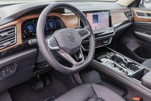 Opal White Pearl 2026 Volkswagen Atlas 2.0T SE w/Technology 4MOTION
