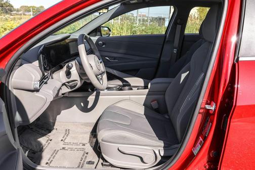 2025 Hyundai ELANTRA SEL