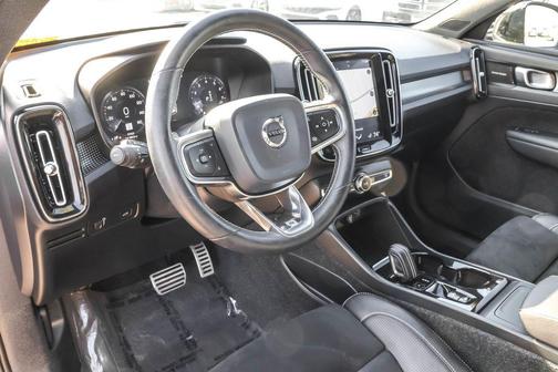 2019 Volvo XC40 T5 R-Design