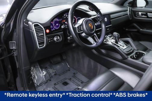 Jet Black Metallic 2022 Porsche Cayenne Platinum Edition