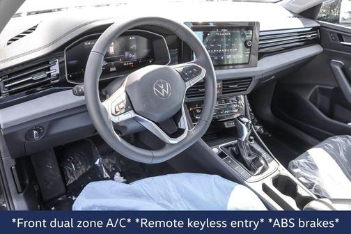 Deep Black Pearl 2026 Volkswagen Jetta 1.4T SE