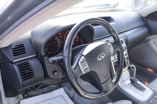 2005 INFINITI G35x Base