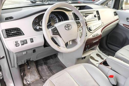 2014 Toyota Sienna XLE