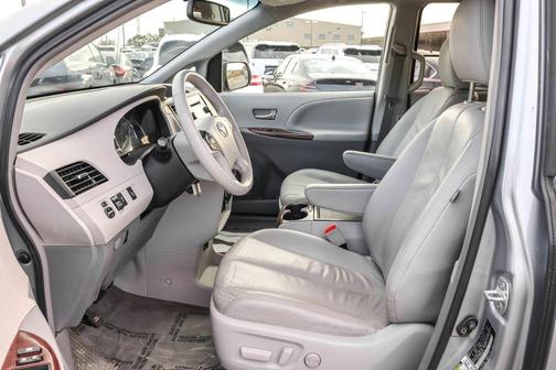 2014 Toyota Sienna XLE