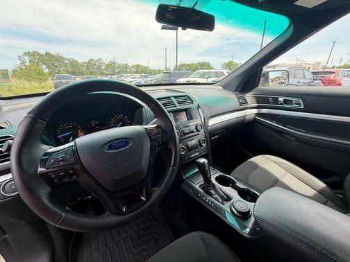 Ingot Silver 2017 Ford Explorer XLT