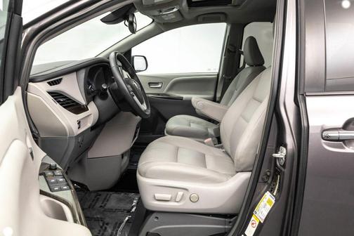 2019 Toyota Sienna XLE