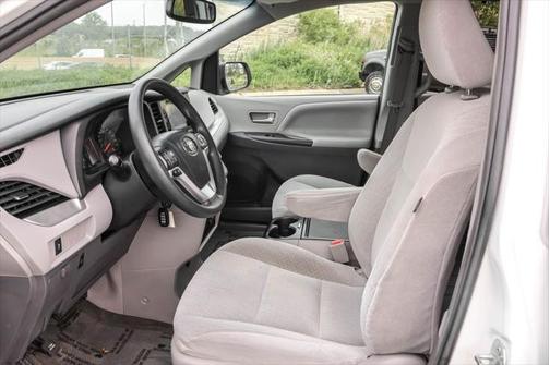 2017 Toyota Sienna LE