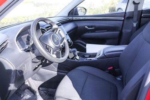 2023 Hyundai TUCSON SE