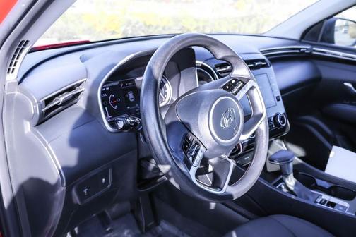 2023 Hyundai TUCSON SE
