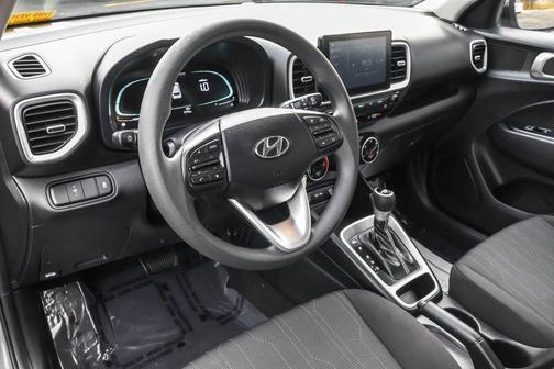 2023 Hyundai VENUE SE