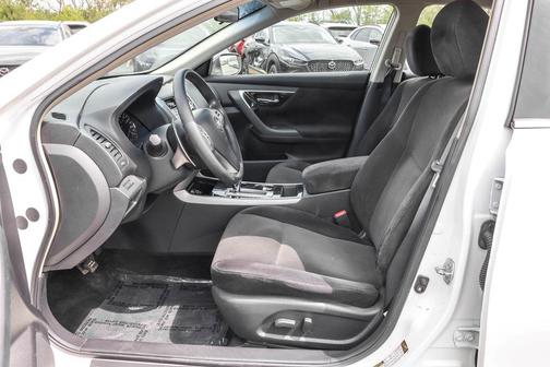 Pearl White 2013 Nissan Altima 3.5 S