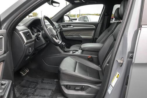 Pure Gray 2021 Volkswagen Atlas Cross Sport 3.6L V6 SE w/Technology R-Line
