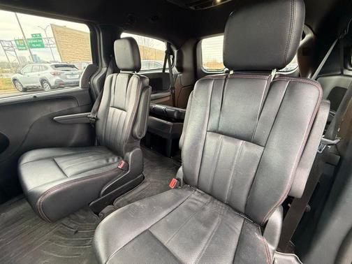 Black Onyx Crystal Pearlcoat 2018 Dodge Grand Caravan GT