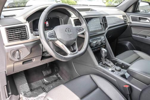Deep Black Pearl 2023 Volkswagen Atlas Cross Sport 3.6L V6 SE w/Technology