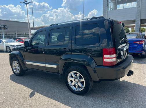 Brilliant Black Crystal Pearlcoat 2010 Jeep Liberty Sport