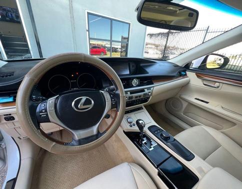 2013 Lexus ES 300h Base