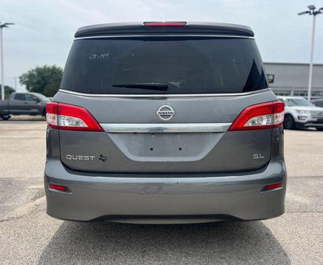Gray 2016 Nissan Quest SL