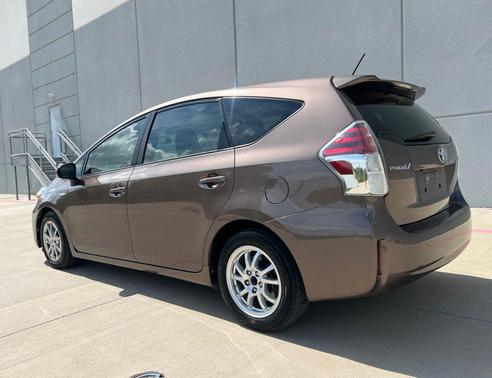 2016 Toyota Prius v Two