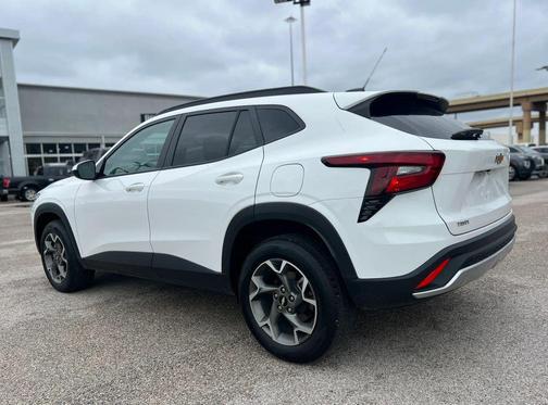 Summit White 2025 Chevrolet Trax LT