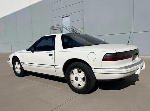 1989 Buick Reatta 2D Coupe