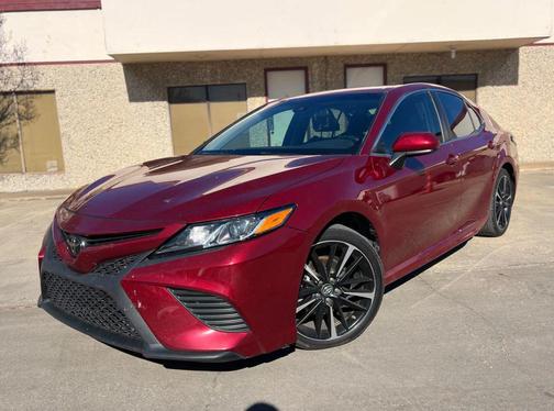 2018 Toyota Camry SE
