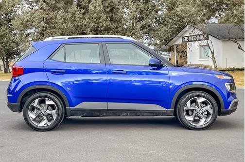 2025 Hyundai VENUE SEL