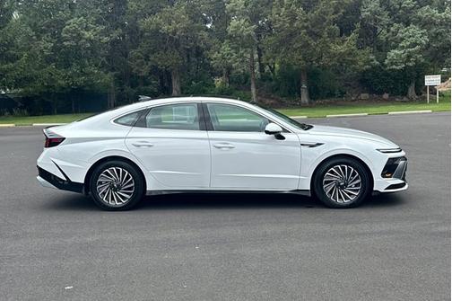 2025 Hyundai SONATA Hybrid Limited